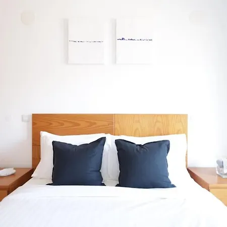 Beachfront Meia Apartment *