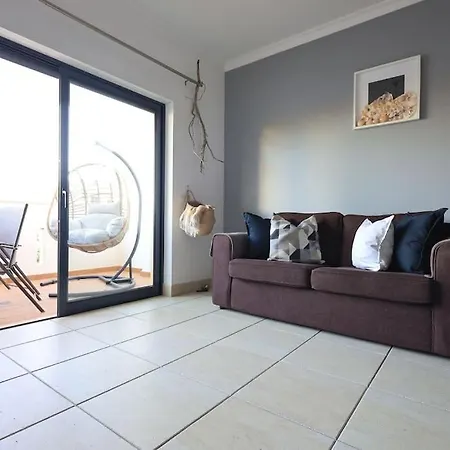 Beachfront Meia Apartment *